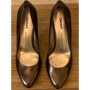 DKNYC Bronze Heels with Round Toe in Sz 8.5